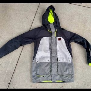 DC 15k waterproof hooded snowboarding Jacket   Men’s size XS